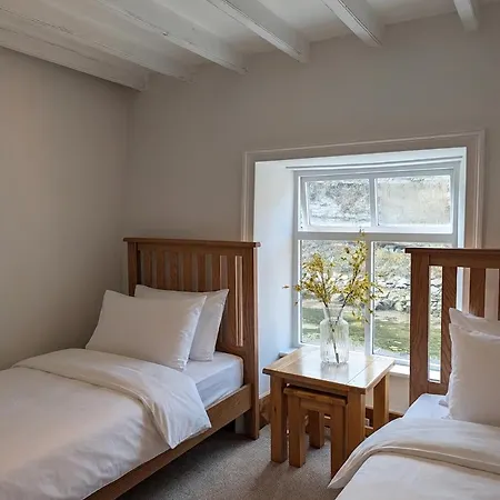 The Yellow Door Cottage, Beckside, Staithes
