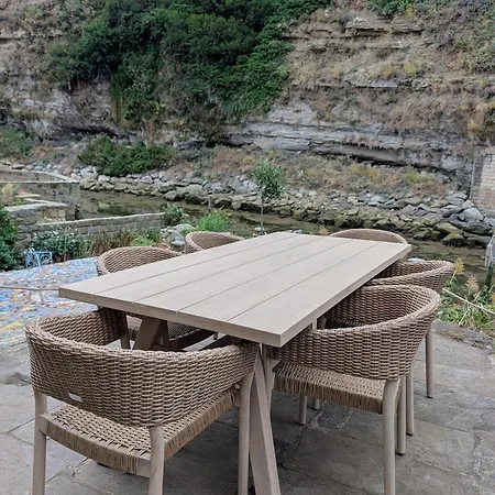 The Yellow Door Cottage, Beckside, * Staithes